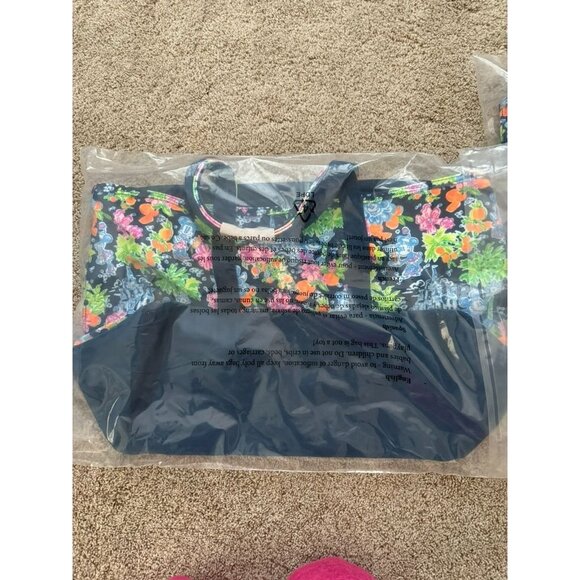 NWT Lilly Loves Disney Disney x Lilly Pulitzer Mickey & Minnie Mouse Canvas Tote - Picture 10 of 14